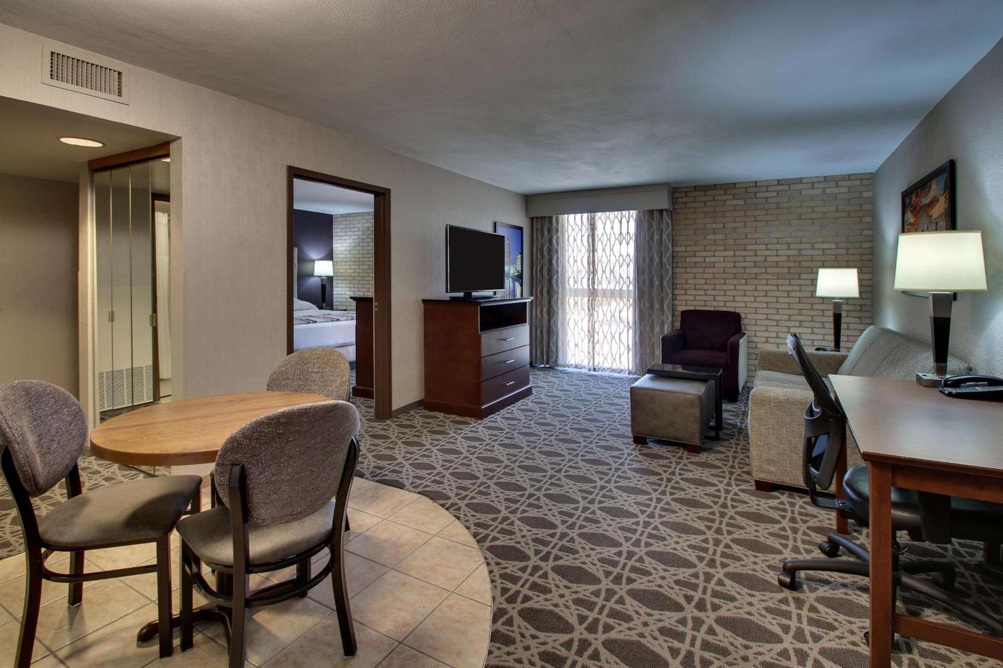 Drury Plaza Hotel San Antonio Airport מראה חיצוני תמונה